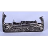 AN ANTIQUE SILVER FILIGREE BOAT. 7 cm wide.