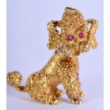 A CHARMING 18CT GOLD AND RUBY POODLE BROOCH. 10.7 grams. 2 cm x 2.5 cm.