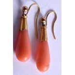 A PAIR OF ANTIQUE GOLD AND CORAL EARRINGS. 2 cm long.