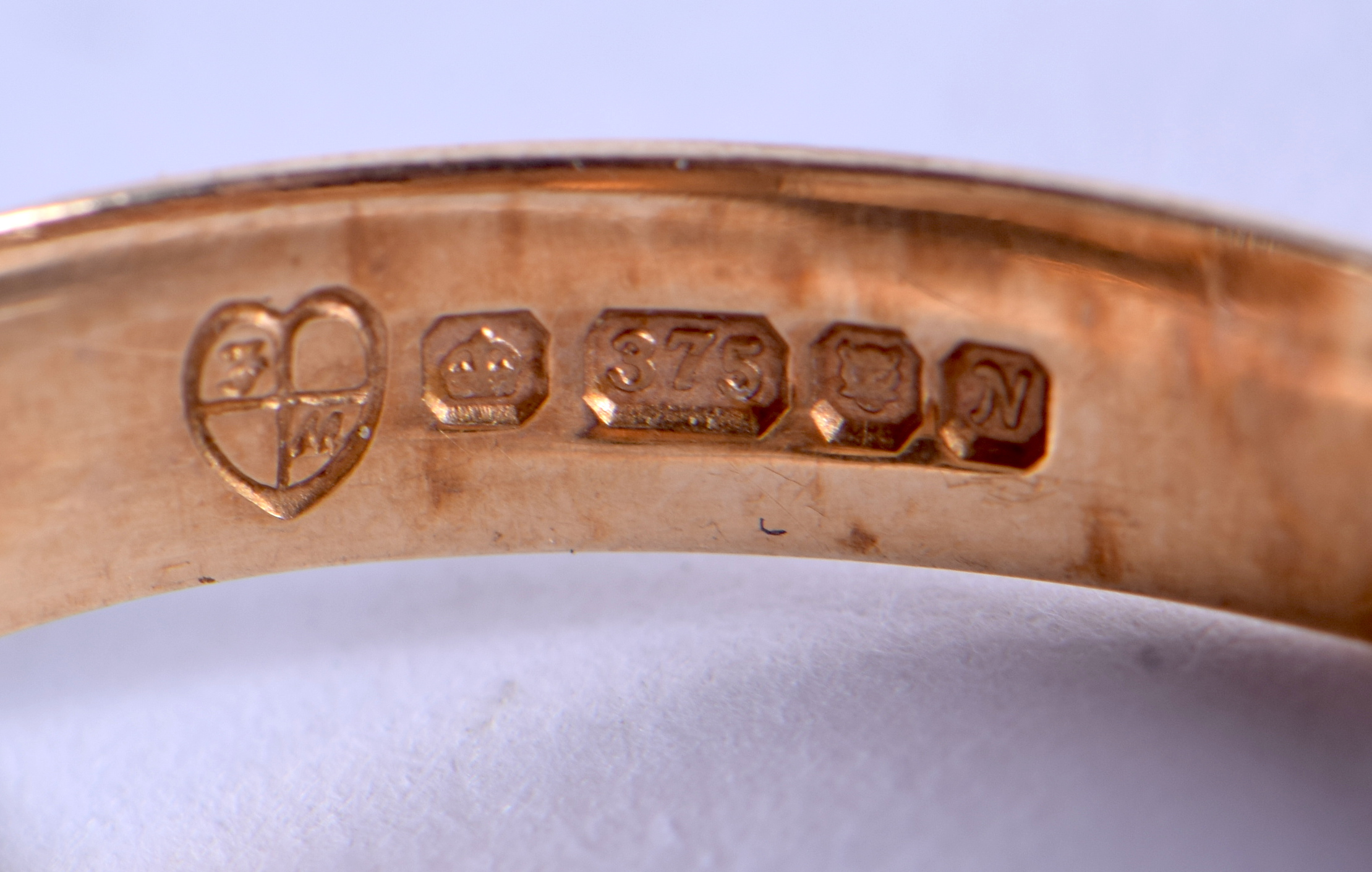 A 9CT GOLD MASONIC RING. 5.1 grams. W. - Image 3 of 3