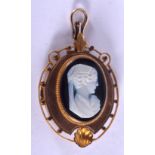 AN ANTIQUE HIGH CARAT GOLD CAMEO PENDANT. 5.3 grams. 3.5 cm x 2.5 cm.