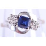 AN 18CT GOLD DIAMOND AND SAPPHIRE RING. 3.4 grams. J/K.