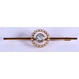 A VICTORIAN 15CT GOLD AND AQUAMARINE BAR BROOCH. 4 grams. 5.75 cm wide.