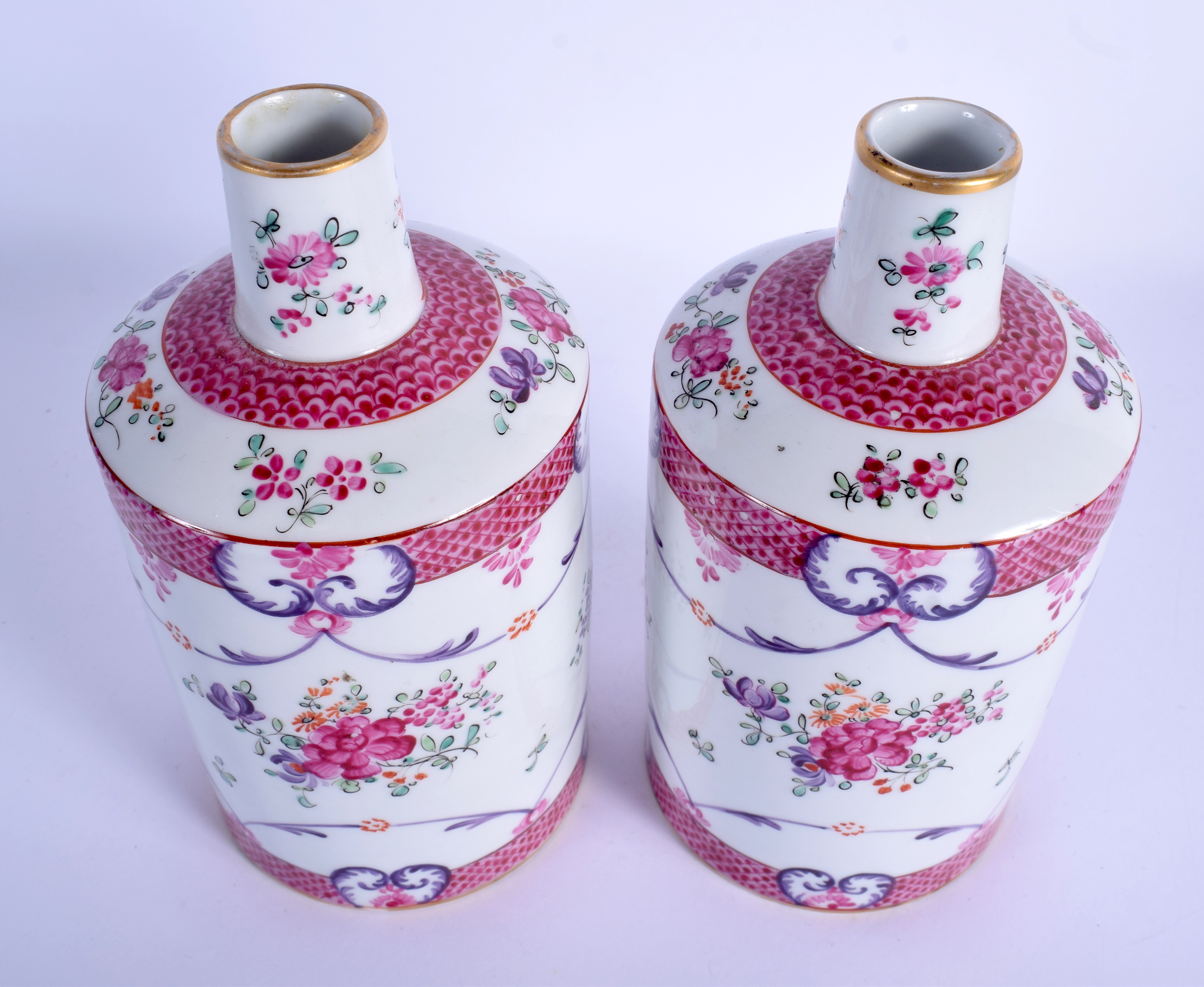 A PAIR OF 19TH CENTURY FRENCH SAMSONS OF PARIS PORCELAIN VASES AND COVERS Chinese Export style. 21 c - Image 3 of 5