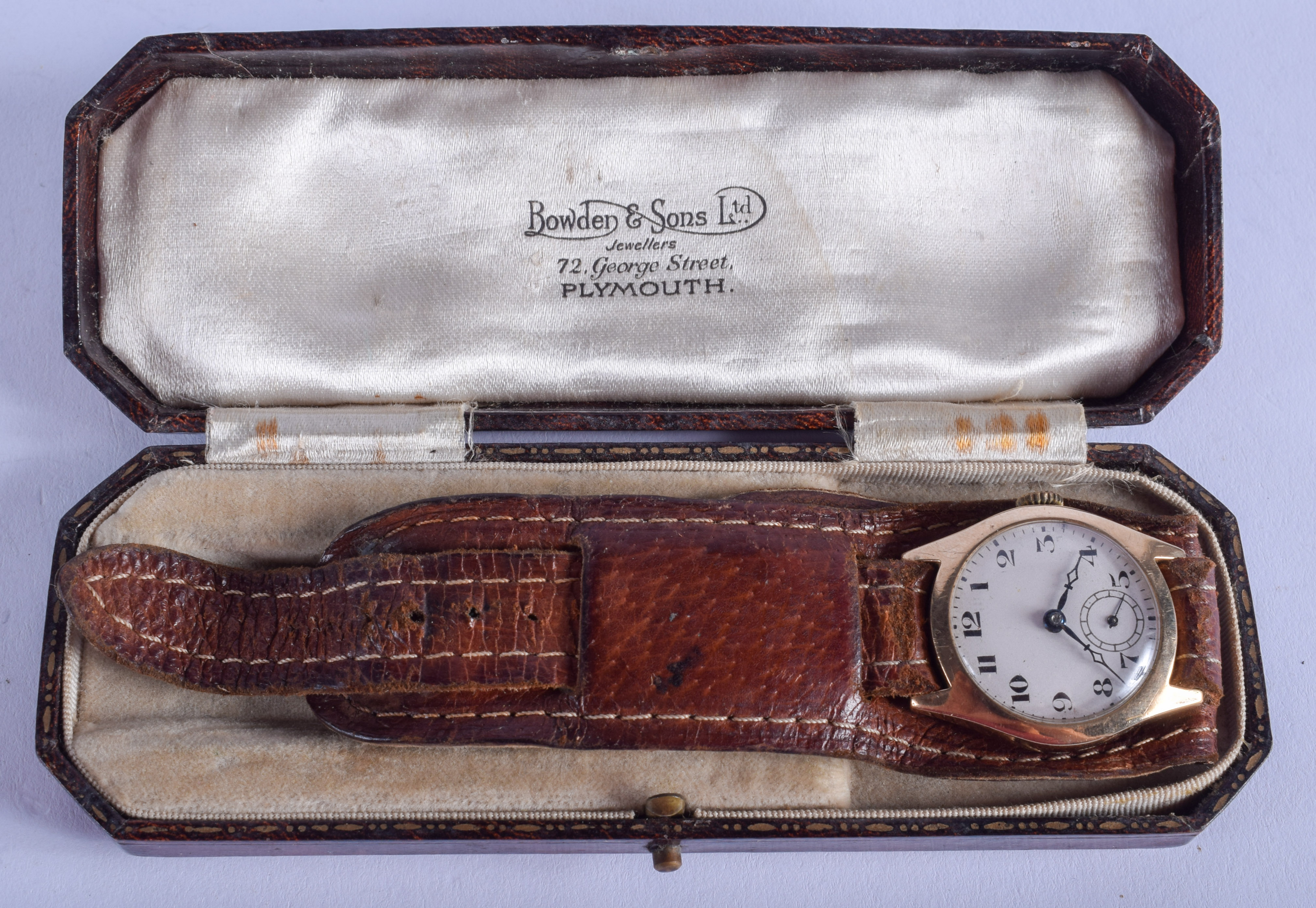 A 1930S 9CT GOLD WRISTWATCH 22 cm long, watch 3 cm wide. - Image 3 of 3