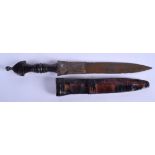 AN ANTIQUE CONTINENTAL SILVER INLAID CONTINENTAL KNIFE. 33 cm long.