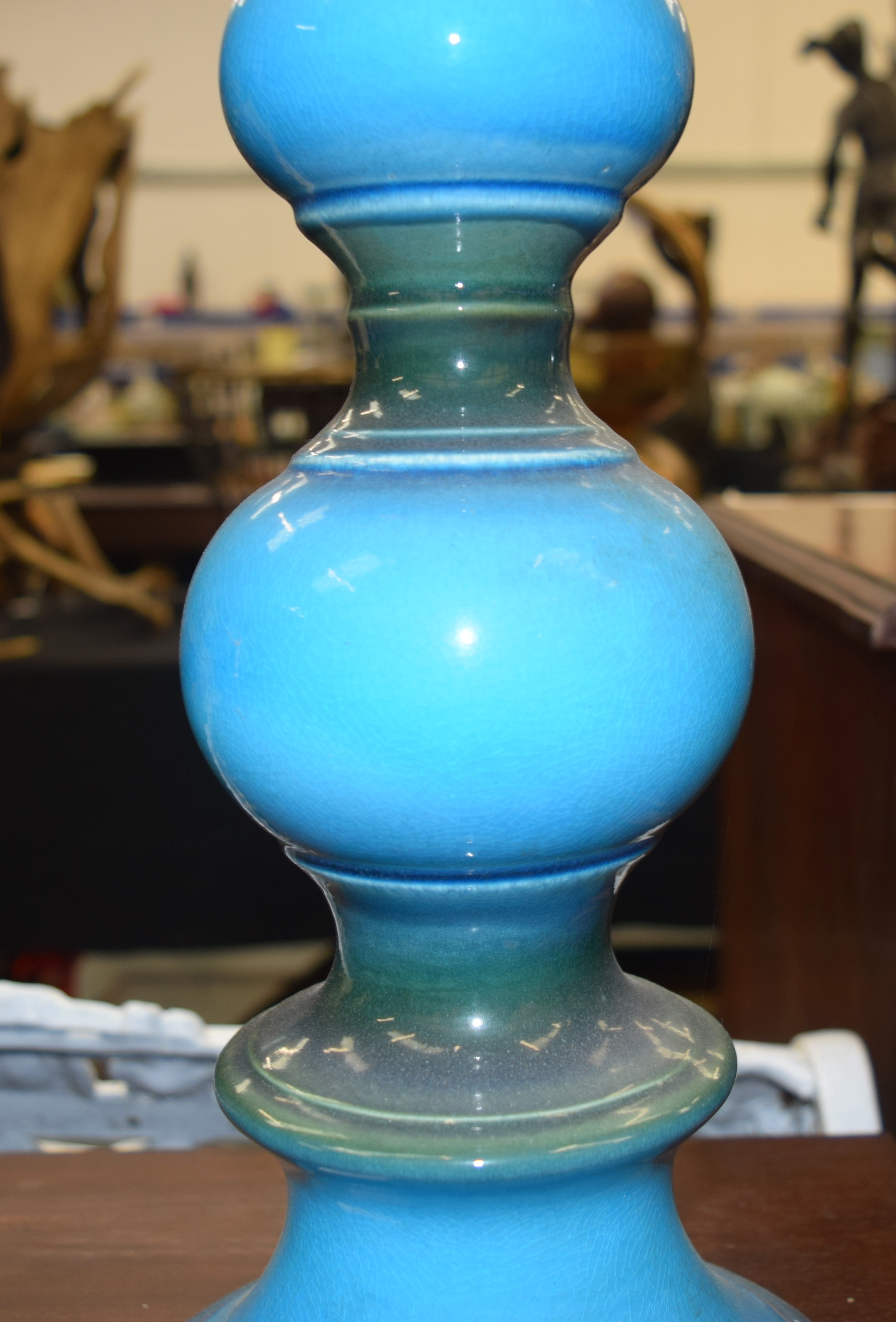 A LARGE VINTAGE BLUE POTTERY LAMP. - Image 2 of 2