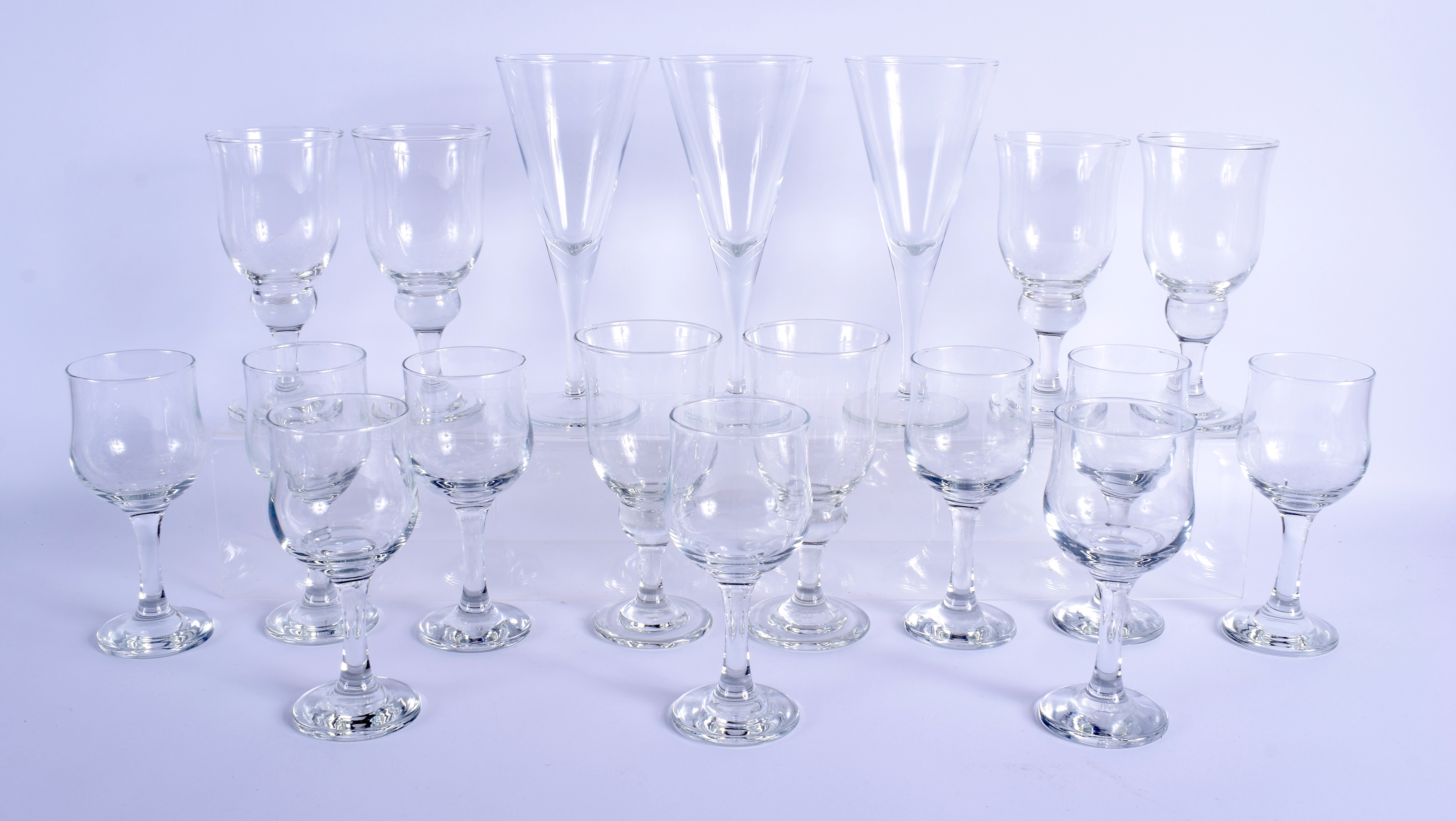ASSORTED HEAVY CRYSTAL LEAD GLASSES. (18)