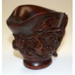 A CHINESE HORN STYLE LIBATION CUP. 8 cm high.