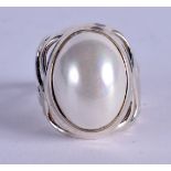 A SILVER AND PEARL RING. R.
