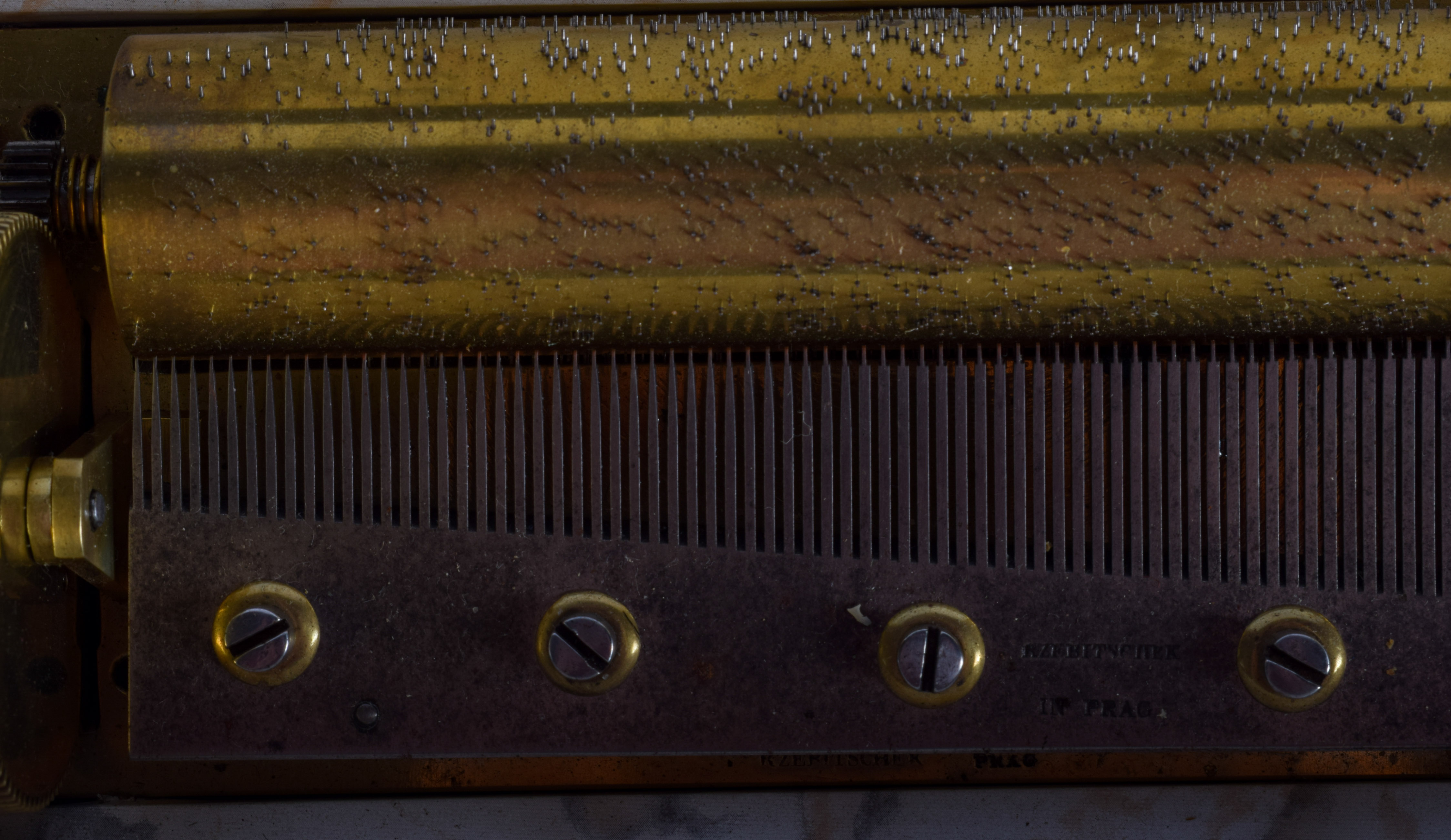 A RARE 19TH CENTURY AUSTRO HUNGARIAN TABLETOP CYLINDER MUSIC BOX by F Rzebitschek, Fabrik in Prag. O - Image 5 of 7