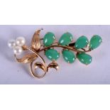A 14CT GOLD PEARL AND JADEITE BROOCH. 7.8 grams. 5 cm x 2.5 cm.