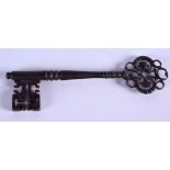 AN 18TH CENTURY CONTINENTAL IRON KEY with openwork foliate terminal. 13.5 cm long.