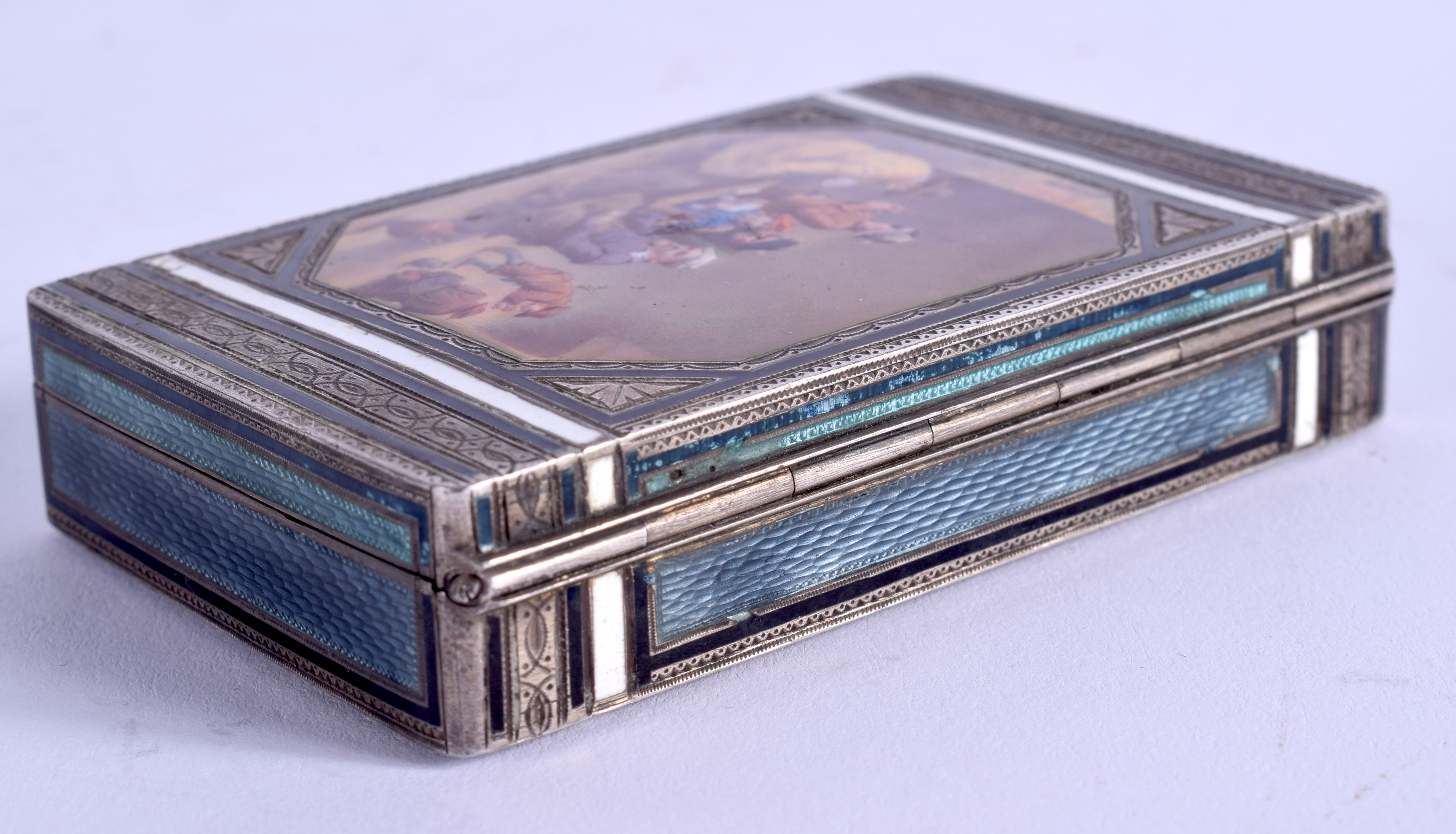 A FINE ANTIQUE SWISS SILVER AND ENAMEL RECTANGULAR SNUFF BOX painted with a tavern scene. 5.1 oz. 8. - Image 3 of 5