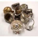 COSTUME RINGS. (qty)