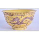 A CHINESE YELLOW GLAZED PORCELAIN BOWL 20th Century, decorated with dragons pursuing a flaming pearl