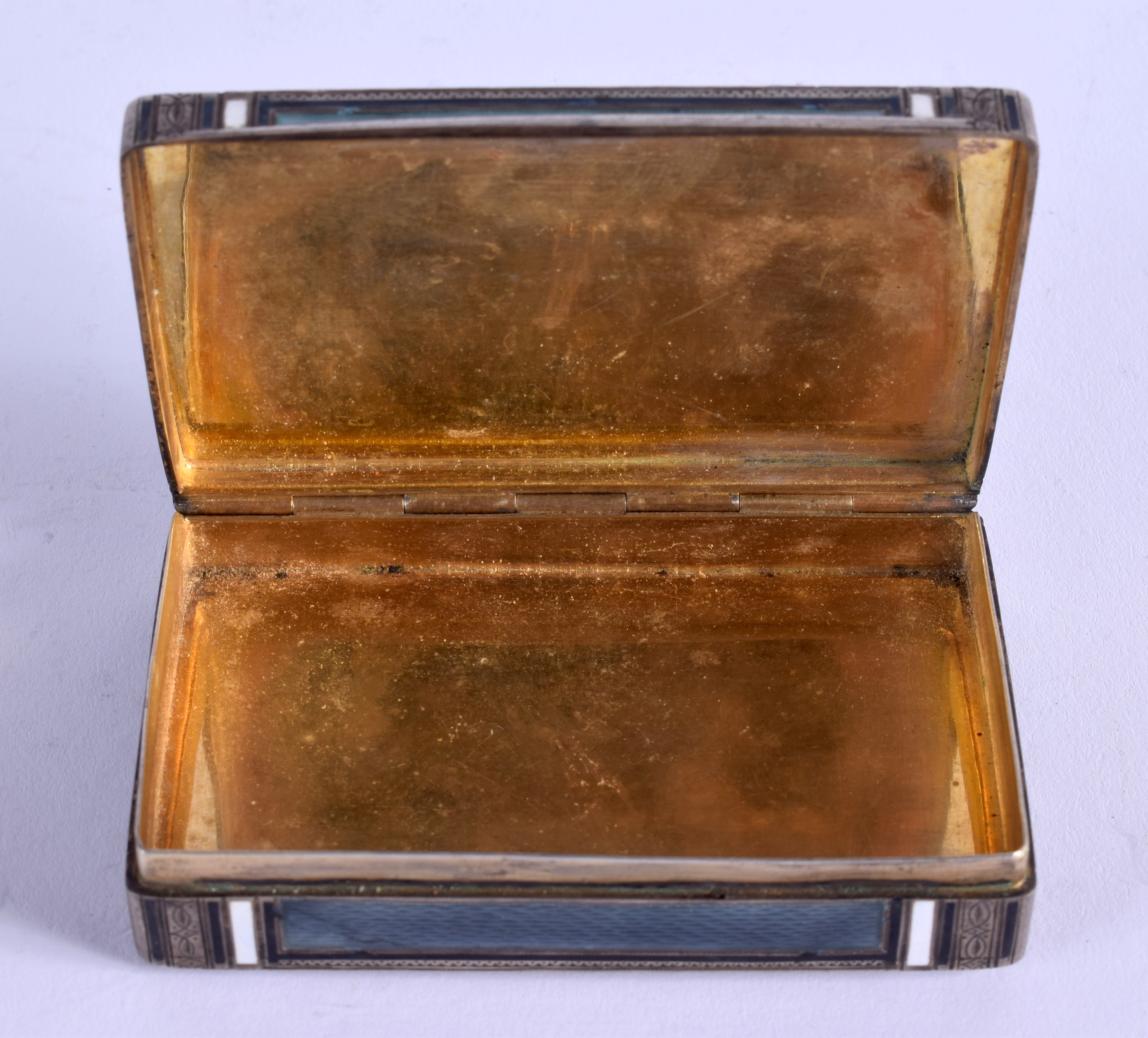 A FINE ANTIQUE SWISS SILVER AND ENAMEL RECTANGULAR SNUFF BOX painted with a tavern scene. 5.1 oz. 8. - Image 5 of 5