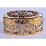 AN UNUSUAL CONTINENTAL 14CT GOLD GARNET AND CRYSTAL PILL BOX decorated with a crest. 5 cm x 3.25 cm.