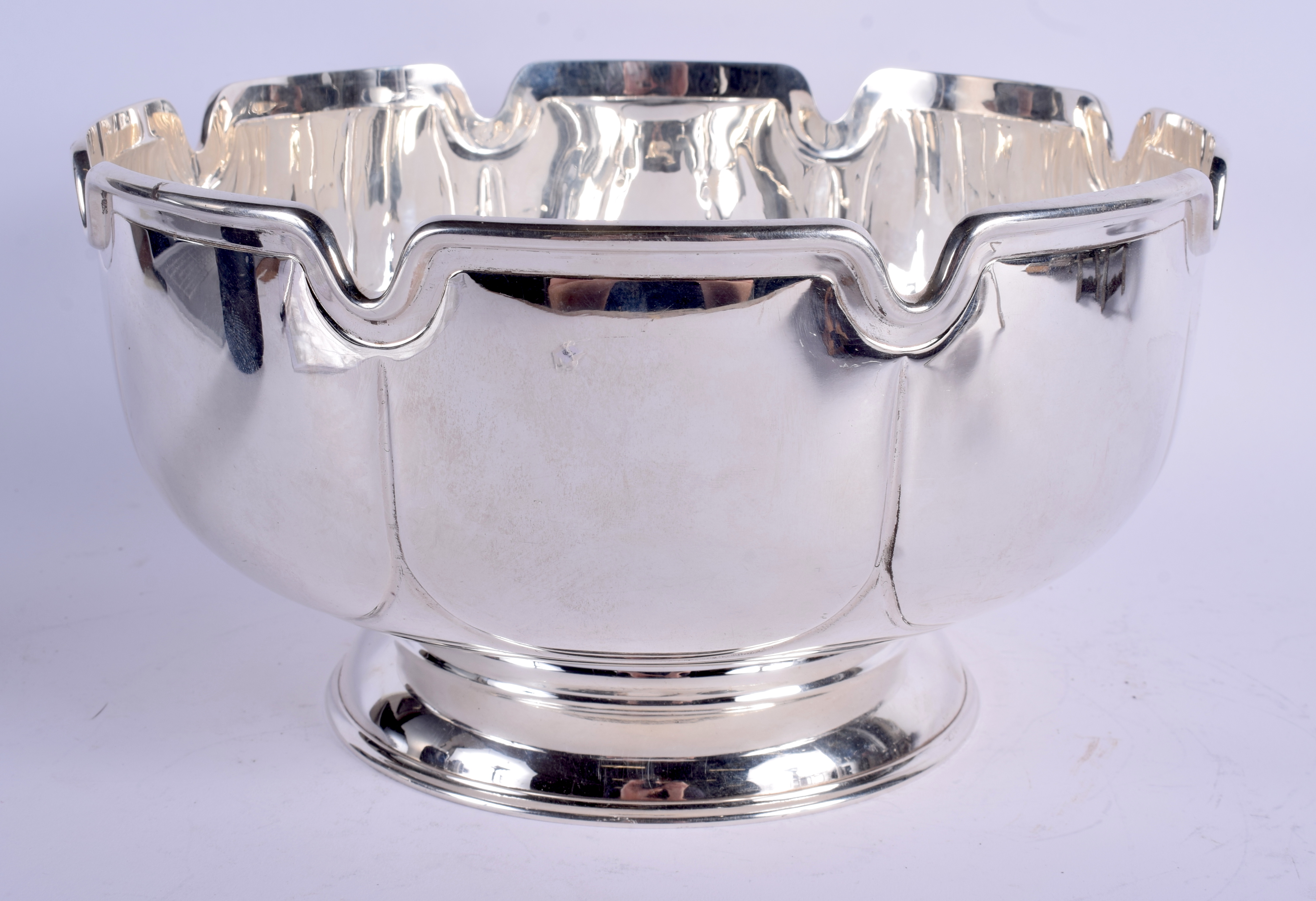 A VERY LARGE ASPREYS SILVER PUNCH BOWL. Birmingham 1995. 51 oz. 25 cm x 14 cm. - Image 2 of 4