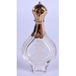 AN ANTIQUE FRENCH GOLD AND CRYSTAL GLASS SCENT BOTTLE. 9.5 cm high.