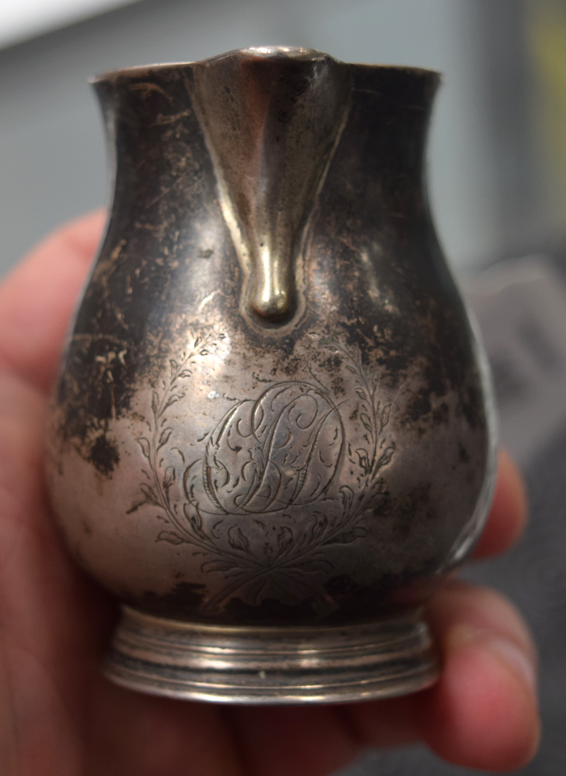 AN GEORGE III SILVER JUG. London 1750. 2.9 oz. 6.5 cm high. - Image 5 of 10