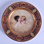 A FINE EARLY 20TH CENTURY VIENNA PORCELAIN CIRCULAR CABINET PLATE painted with a putti kissing a fem