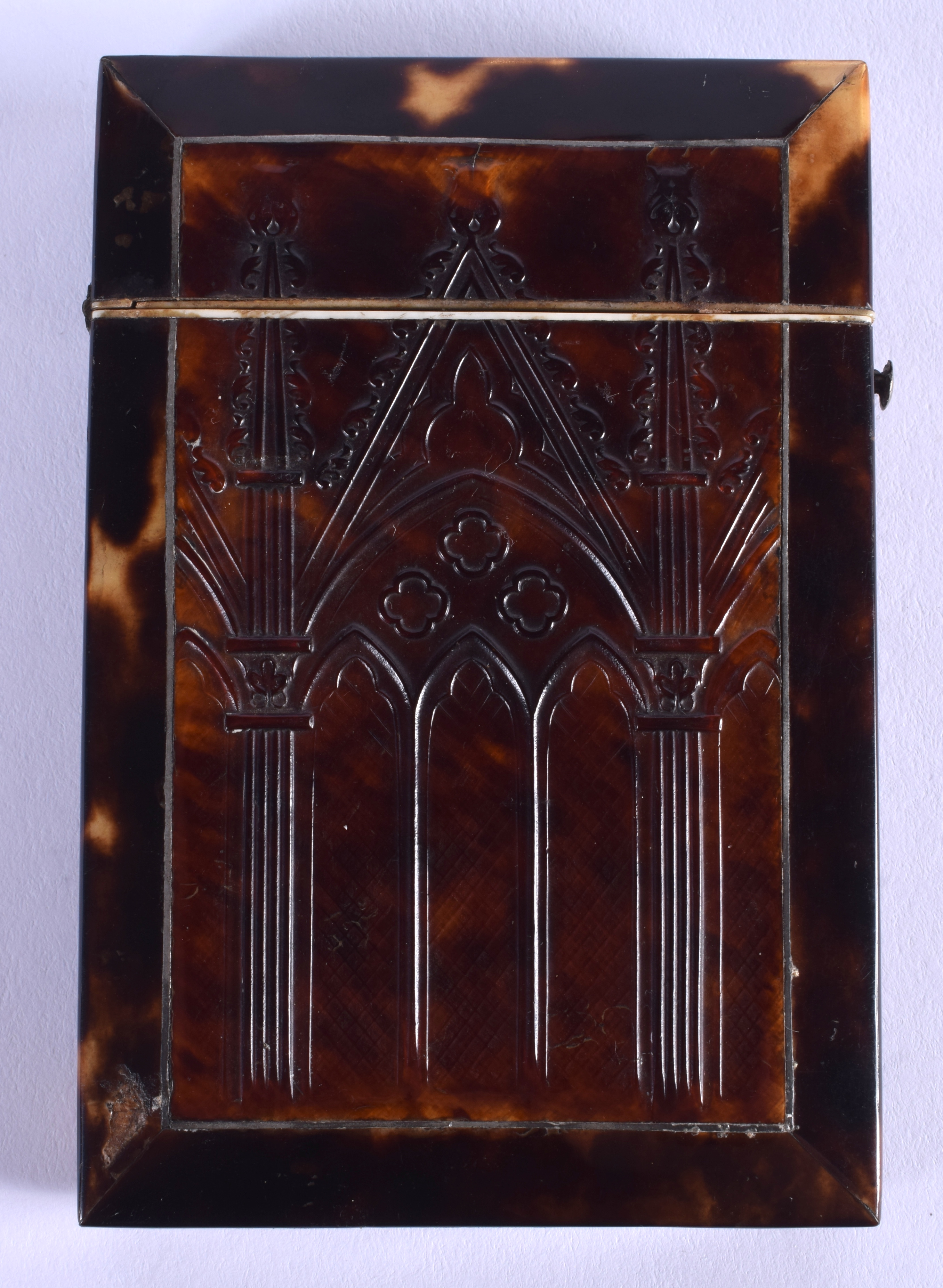 A REGENCY PRESSED TORTOISESHELL CARD CASE AND COVER depicting a building. 7.5 cm x 9 cm. - Image 2 of 3