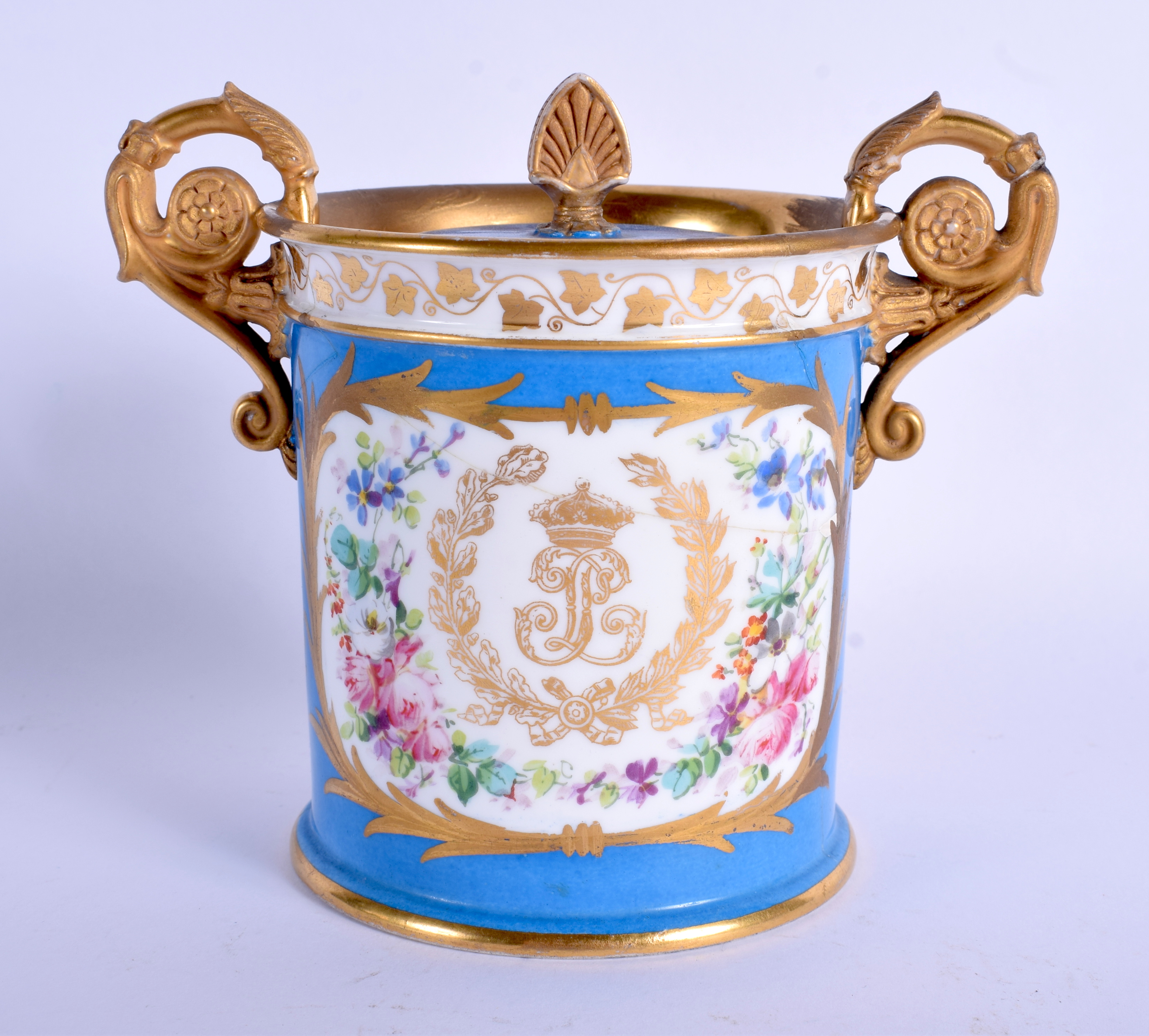 A PAIR OF LATE 19TH CENTURY FRENCH POWDER BLUE PLATES painted with putti, together with a sugar bowl - Image 2 of 4