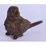 A JAPANESE BRONZE OKIMONO OF A BIRD. 5 cm x 4 cm.