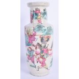 A 19TH CENTURY CHINESE FAMILLE ROSE CRACKLE GLAZED ROULEAU VASE Qing, painted with warriors within l