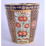 AN EARLY 19TH CENTURY CHAMBERLAINS WORCESTER BEAKER painted in the Rich Queens pattern. 8.5 cm high.