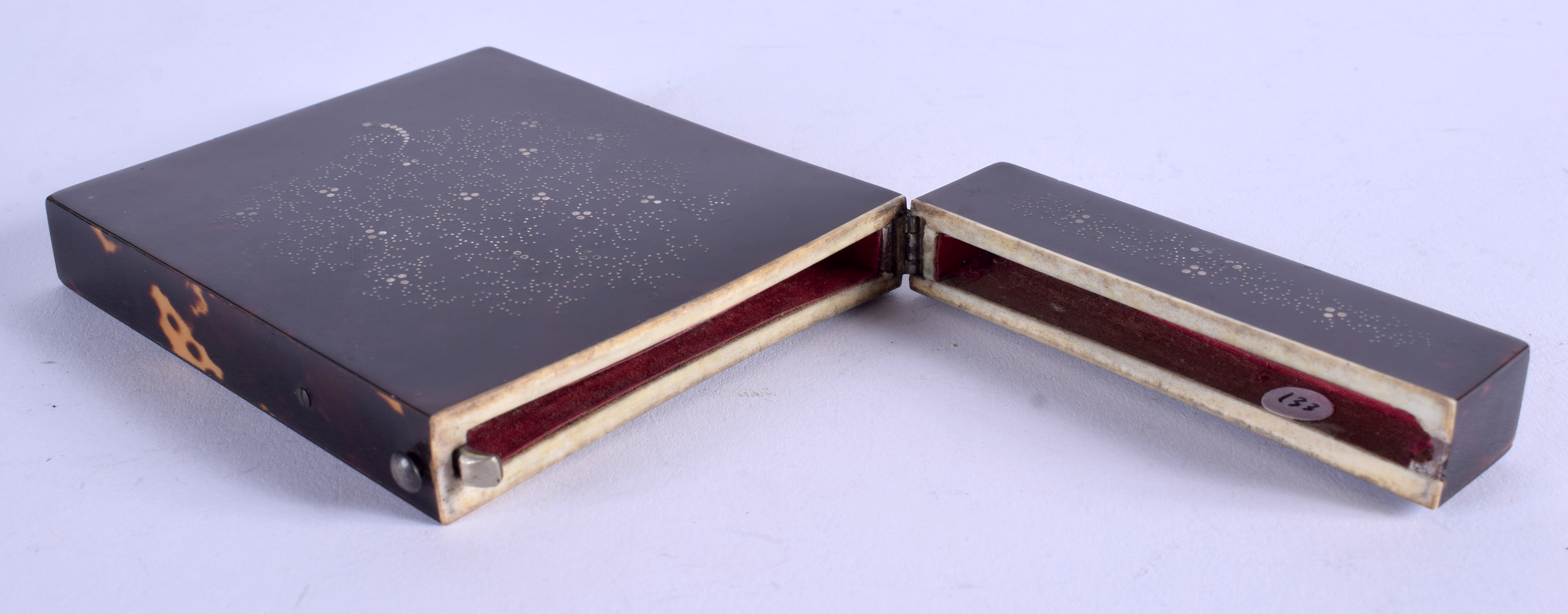 A REGENCY SILVER INLAID PIQUE WORK TORTOISESHELL CARD CASE. 7.5 cm x 9.5 cm. - Image 3 of 3