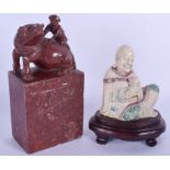 AN EARLY 20TH CENTURY CHINESE CARVED SOAPSTONE FIGURE OF A BUDDHA together with a seal. Figure 11 cm