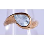 A 9CT GOLD AND AQUAMARINE RING. 2.5 grams. P.