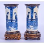 A PAIR OF 19TH CENTURY CHINESE EXPORT BLUE AND WHITE VASES Qing. 14 cm high.