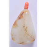 AN EARLY 20TH CENTURY CHINESE CARVED JADE AND CORAL SNUFF BOTTLE Qing. 6.5 cm x 3.5 cm.
