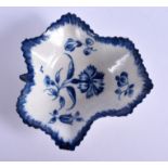AN 18TH CENTURY WORCESTER LEAF DISH painted with the Gillyflower pattern. 7.5 cm wide.