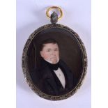 AN EARLY 19TH CENTURY CONTINENTAL PAINTED IVORY PORTRAIT MINIATURE depicting a male. Image 5 cm x 6.