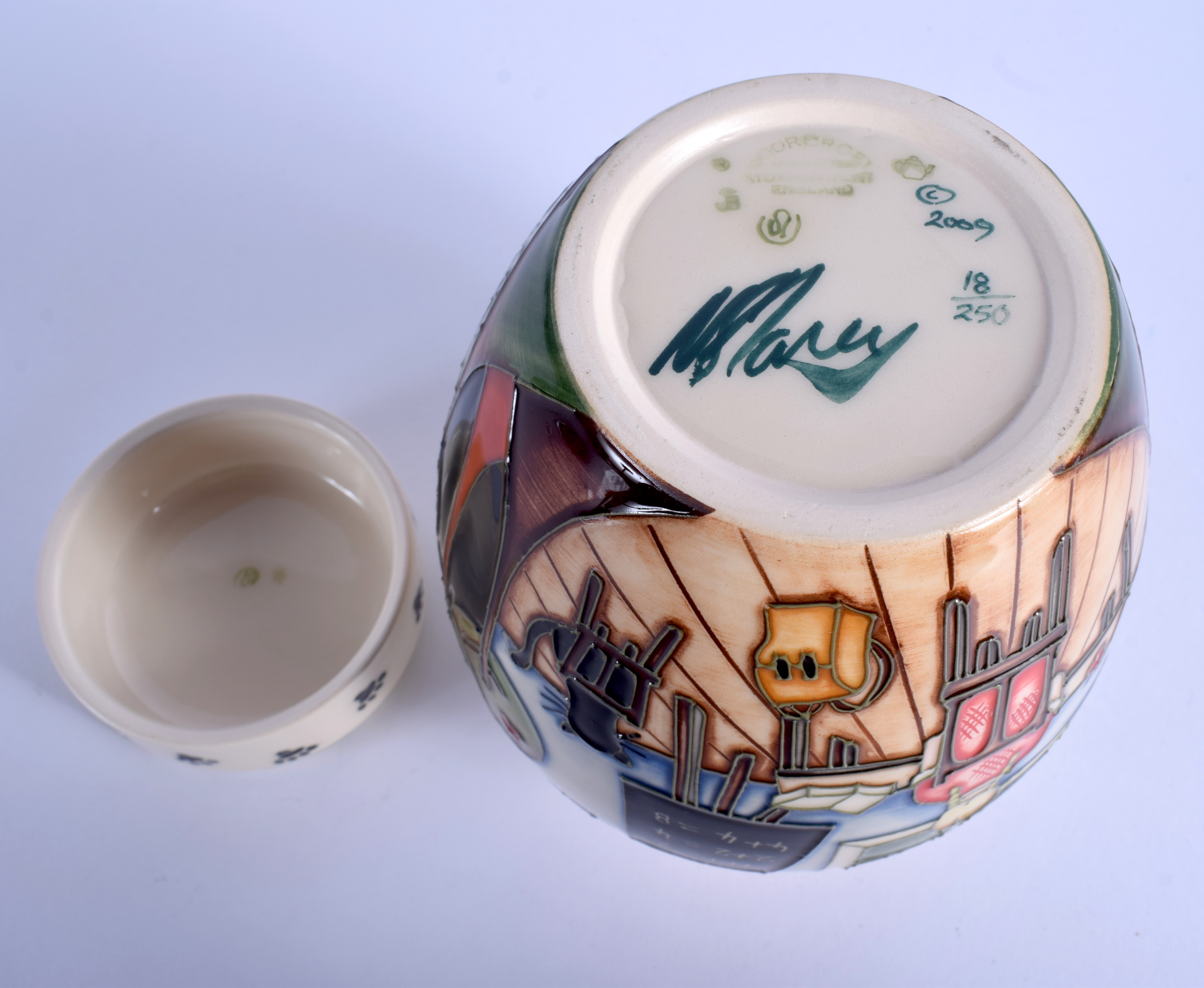 A BOXED MOORCROFT LIMITED EDITION COLLECTORS CLUB GINGER JAR C2009, No 18 of 250, decorated with Dad - Image 5 of 5
