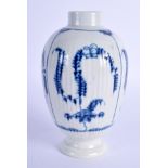AN 18TH CENTURY WORCESTER TEA CANISTER painted in the Immortelle pattern. 12.5 cm high.