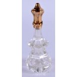 AN ANTIQUE FRENCH GOLD AND CRYSTAL GLASS SCENT BOTTLE. 8.5 cm high.