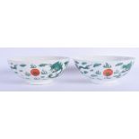 A PAIR OF EARLY 20TH CENTURY CHINESE FAMILLE VERTE DRAGON BOWLS Guangxu, painted pursuing a flaming