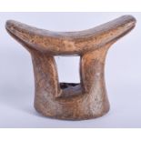 AN EARLY 20TH CENTURY AFRICAN CARVED WOOD HEAD REST possibly Ethiopian or South African. 20 cm x 15
