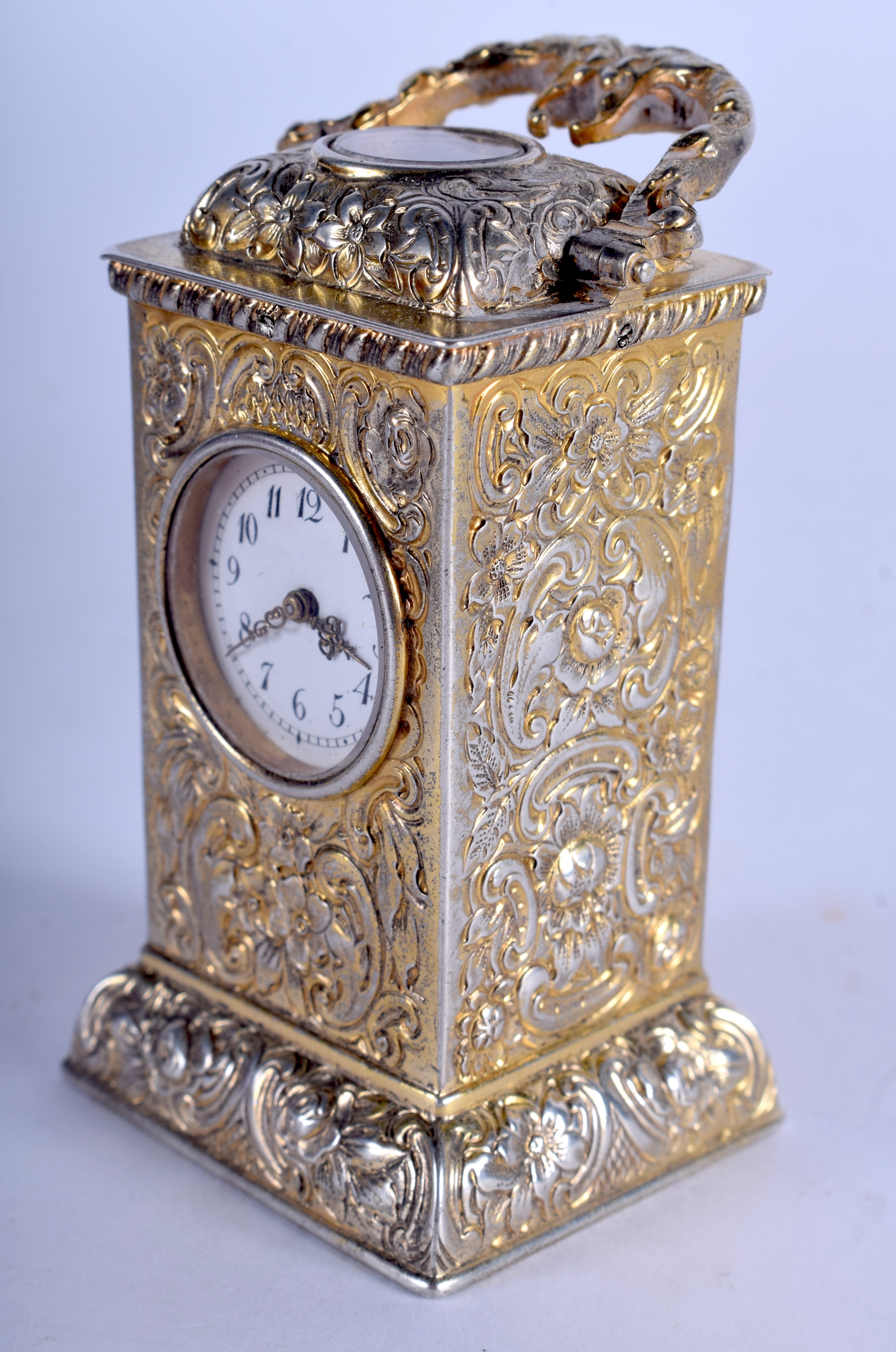 A LOVELY ANTIQUE MINIATURE TRAVELLING SILVER GILT CLOCK decorated with foliage and vines. 8.75 cm hi - Image 3 of 8