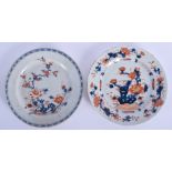 A PAIR OF 18TH CENTURY CHINESE EXPORT IMARI PLATES Qianlong, painted with foliage. 20 cm diameter.