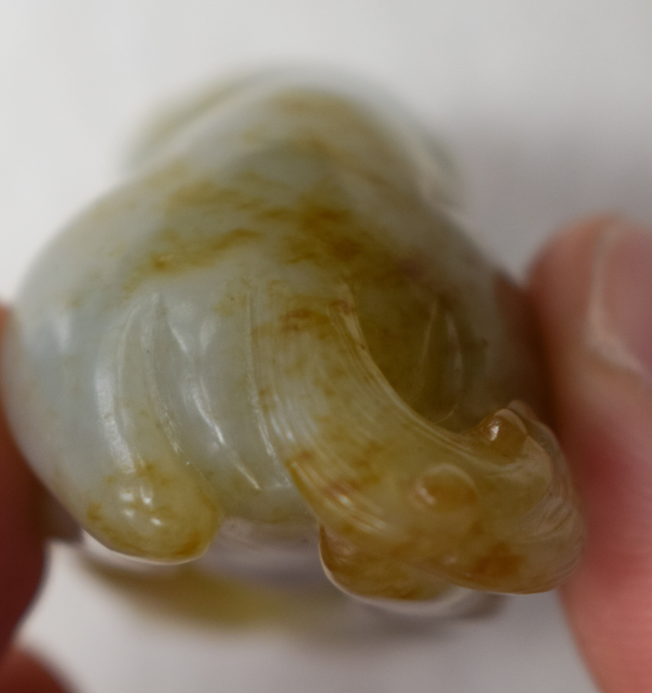 A 19TH CENTURY CHINESE CARVED GREENISH WHITE JADE BEAST Qing, with russet inclusions. 5.5 cm wide. - Image 7 of 9