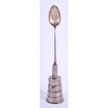 AN UNUSUAL VINTAGE SILVER EXTENDING COCKTAIL SPOON. 85 grams. 24 cm high.