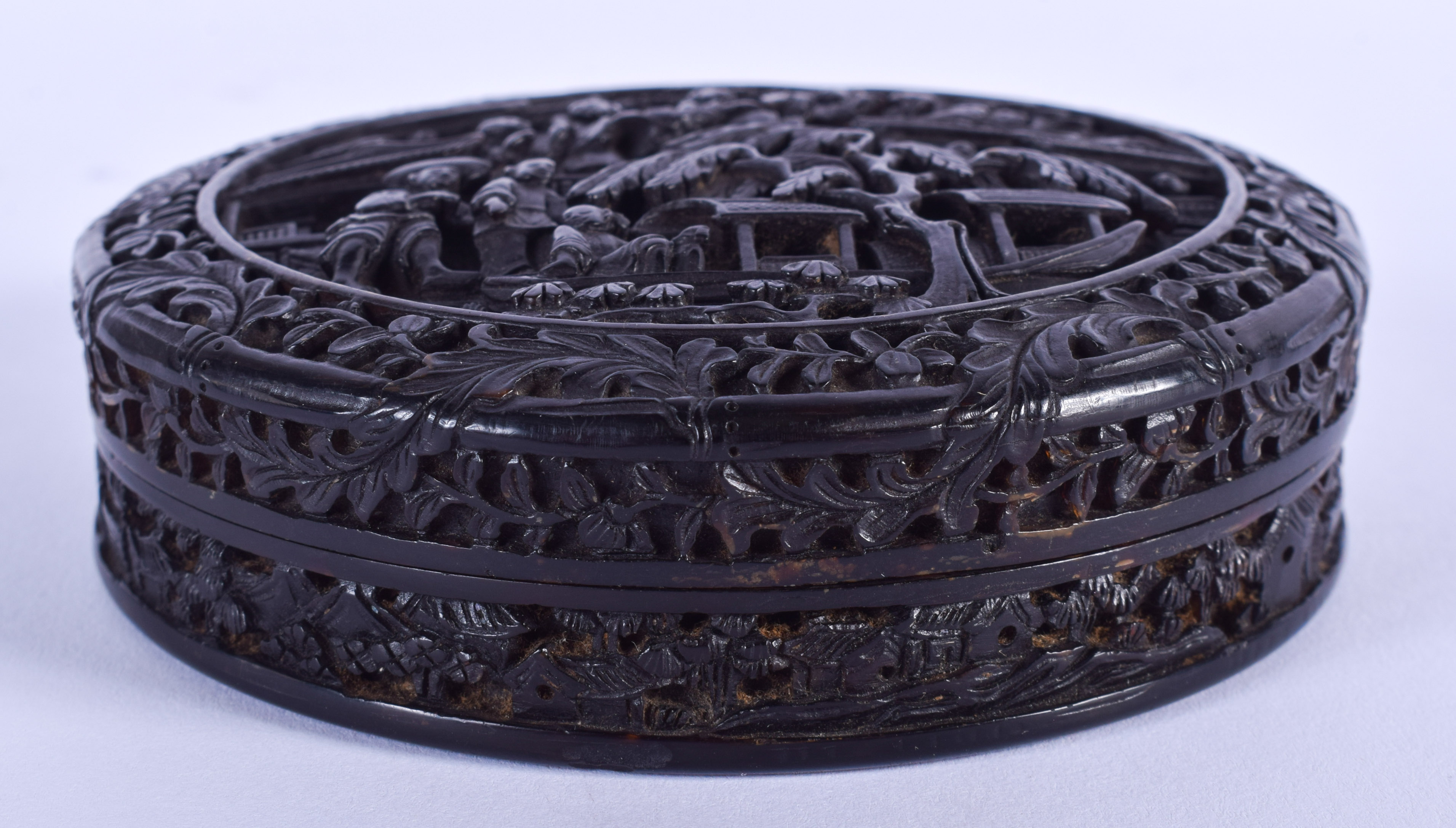 A LARGE 19TH CENTURY CHINESE CANTON TORTOISESHELL BOX AND COVER Qing. 9.75 cm wide. - Image 2 of 6