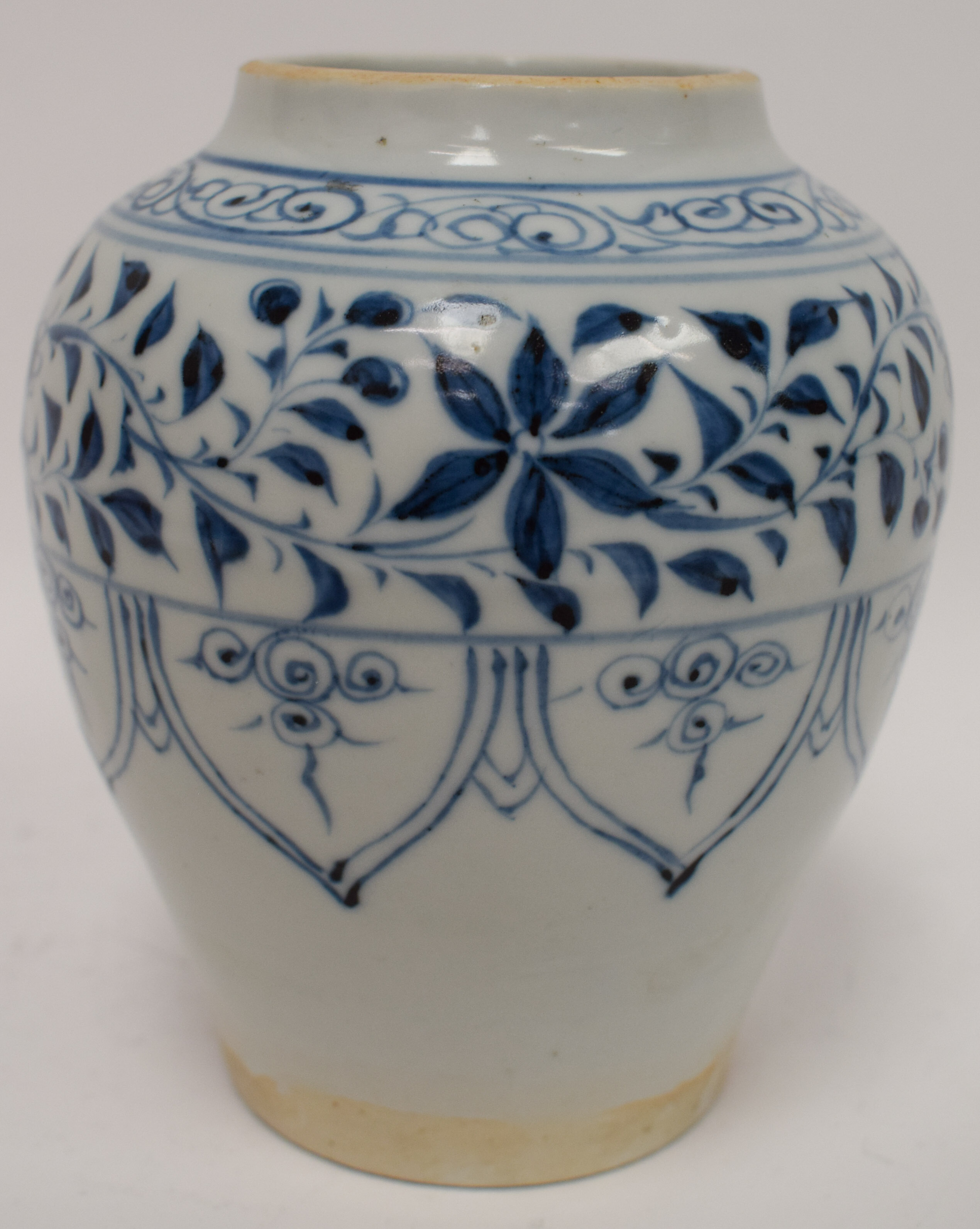 A VERY RARE EARLY CHINESE BLUE AND WHITE PORCELAIN JAR possibly Yuan Dynasty (1279-1368), painted wi - Image 5 of 9