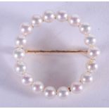 A VINTAGE 14CT GOLD AND PEARL CLASSICAL BROOCH. 4 grams. 2.5 cm wide.